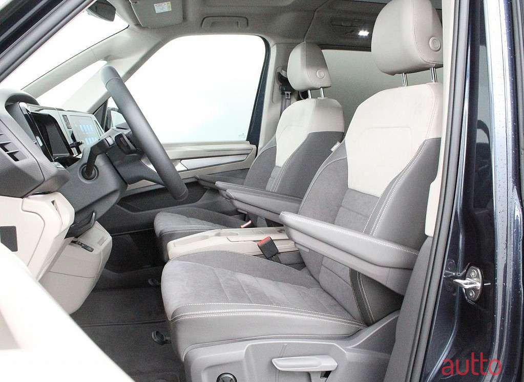 2023' Volkswagen Multivan photo #4