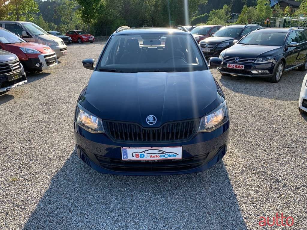 2015' Skoda Fabia photo #2