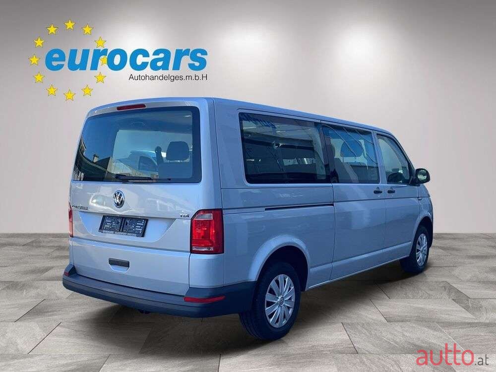 2018' Volkswagen Caravelle photo #4