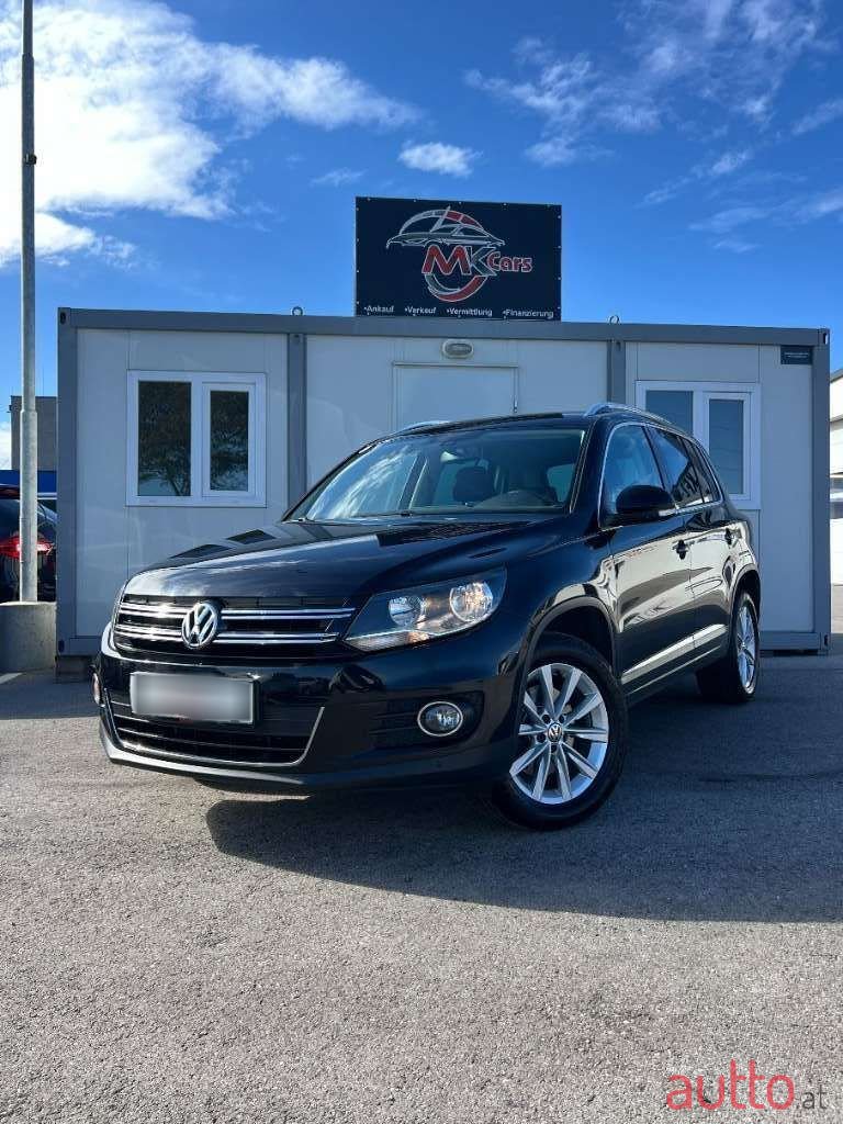 2011' Volkswagen Tiguan photo #1