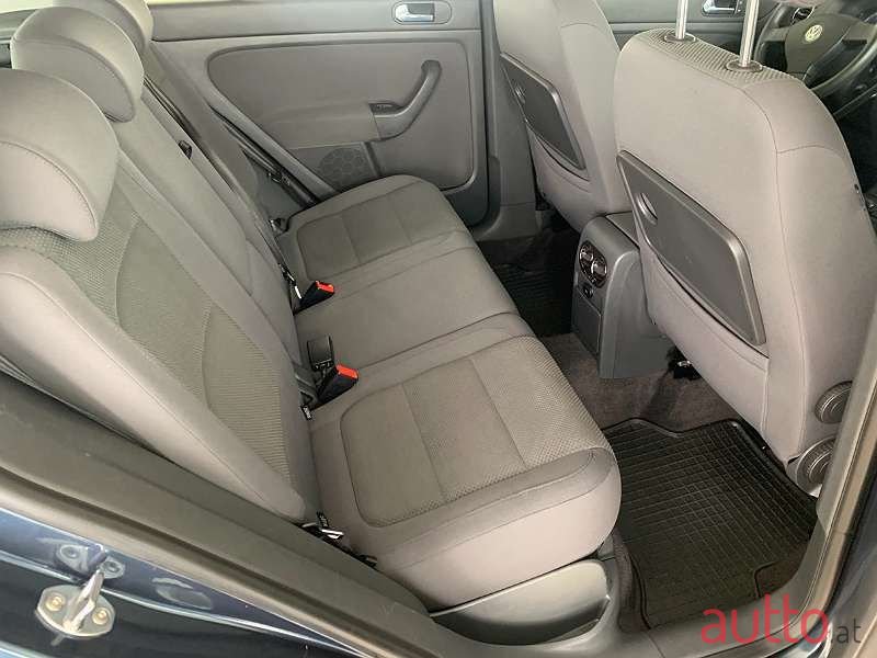 2005' Volkswagen Golf photo #5