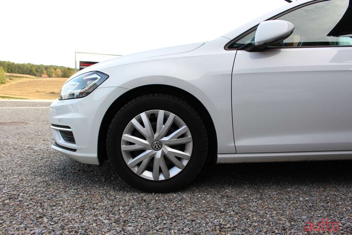 2020' Volkswagen Golf photo #5