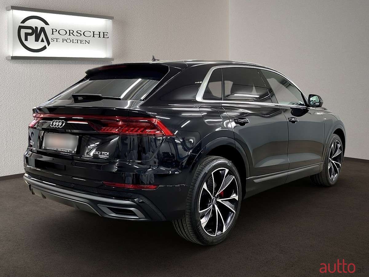 2019' Audi Q8 photo #4