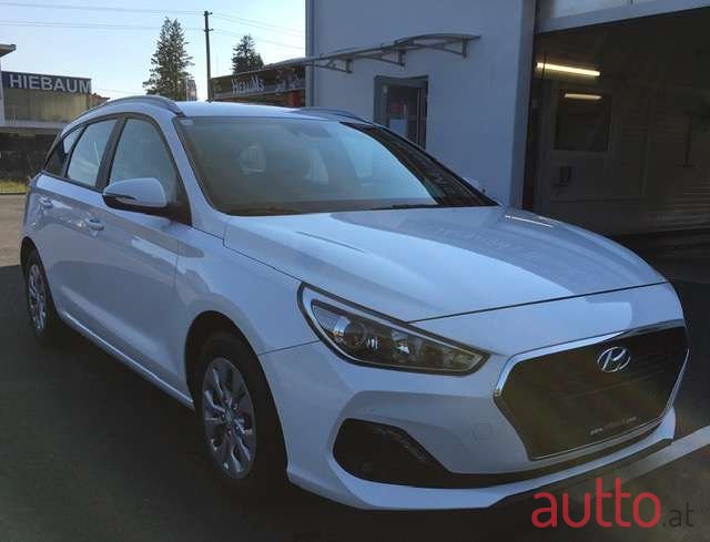 2020' Hyundai i30 photo #2