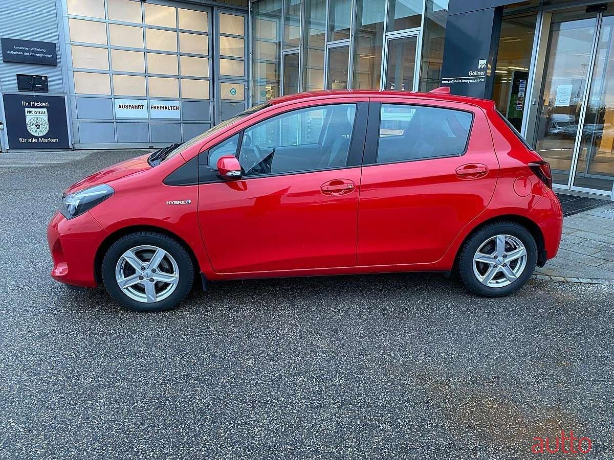 2015' Toyota Yaris photo #2