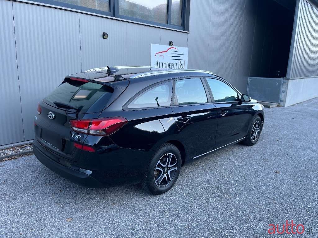 2019' Hyundai i30 photo #4