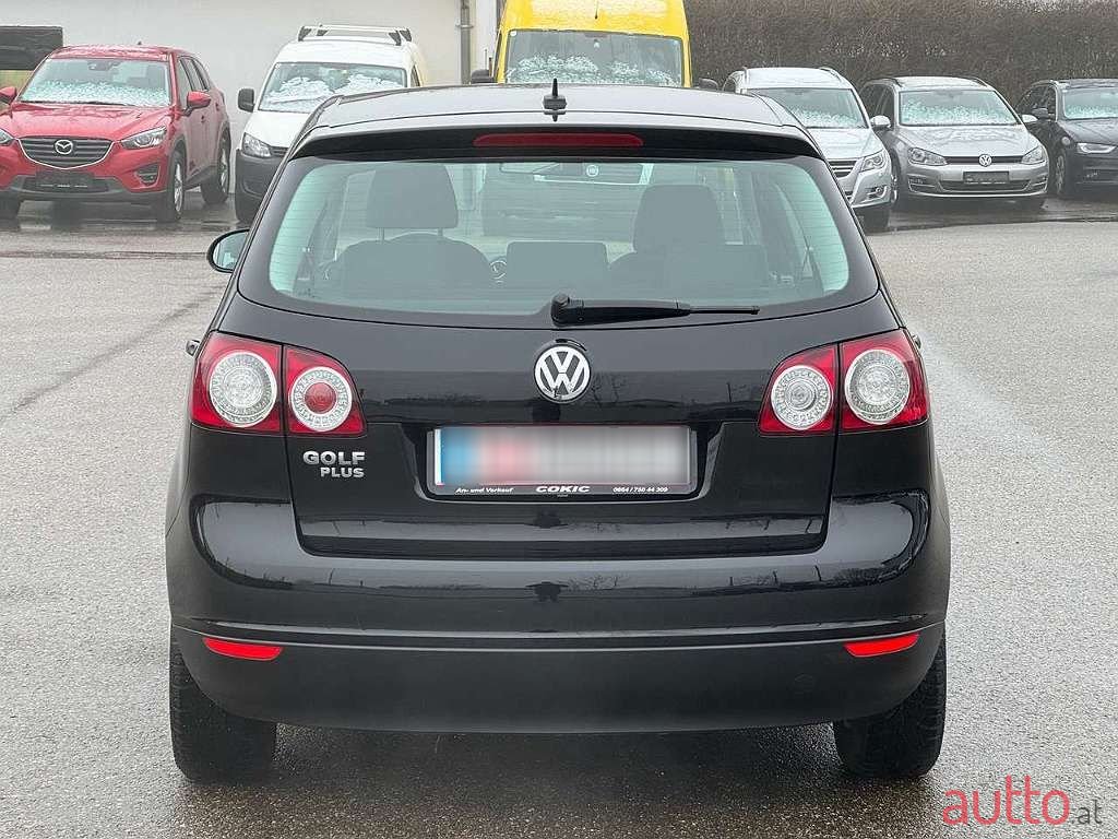 2008' Volkswagen Golf photo #6