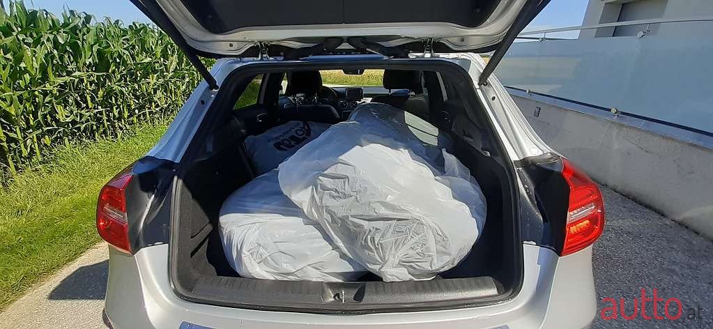 2015' Mercedes-Benz Gla-Klasse photo #6