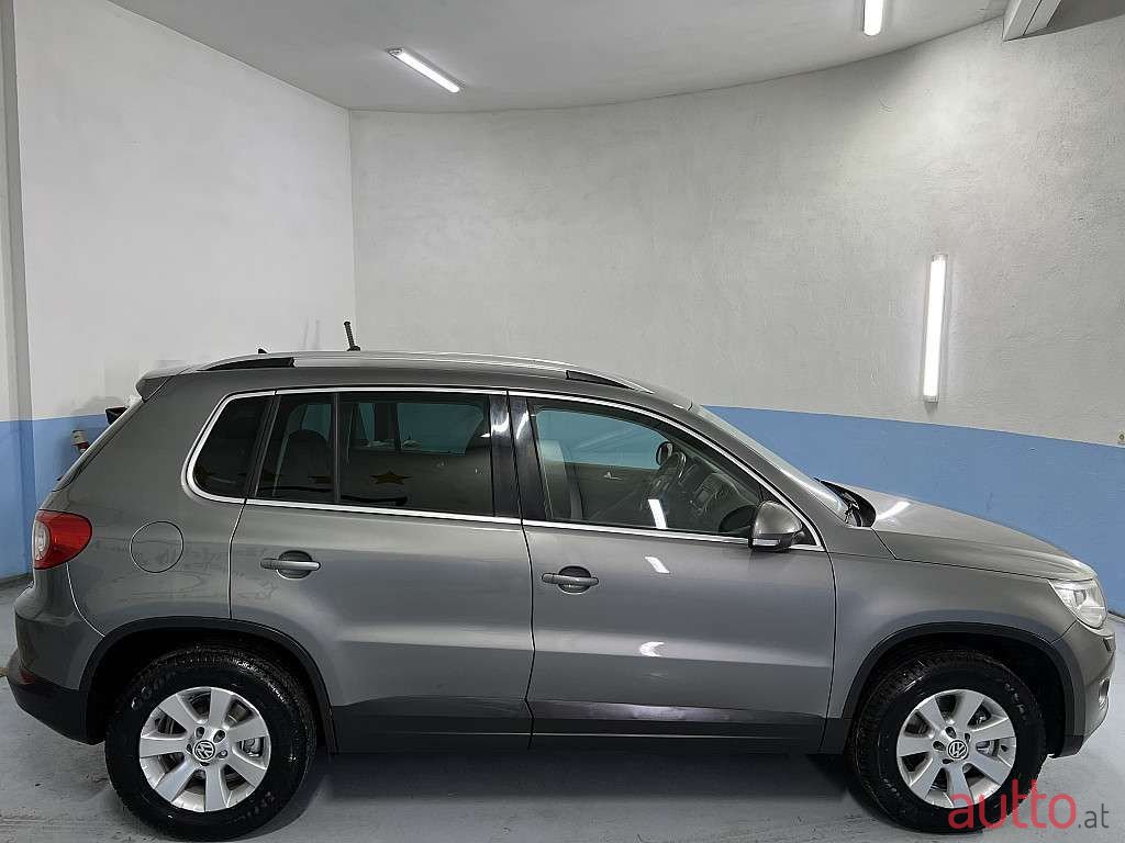 2009' Volkswagen Tiguan photo #6