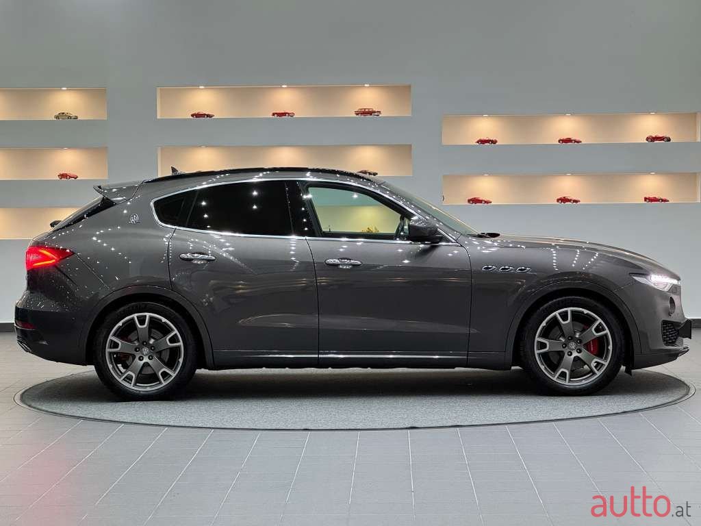 2017' Maserati Levante photo #5