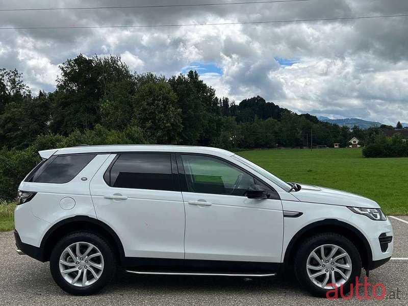 2016' Land Rover Discovery Sport photo #5