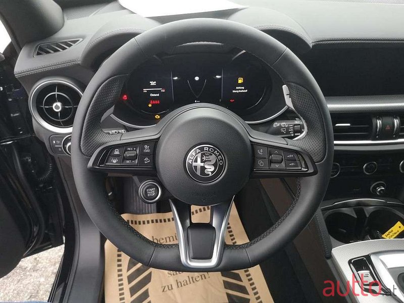 2023' Alfa Romeo Stelvio photo #3