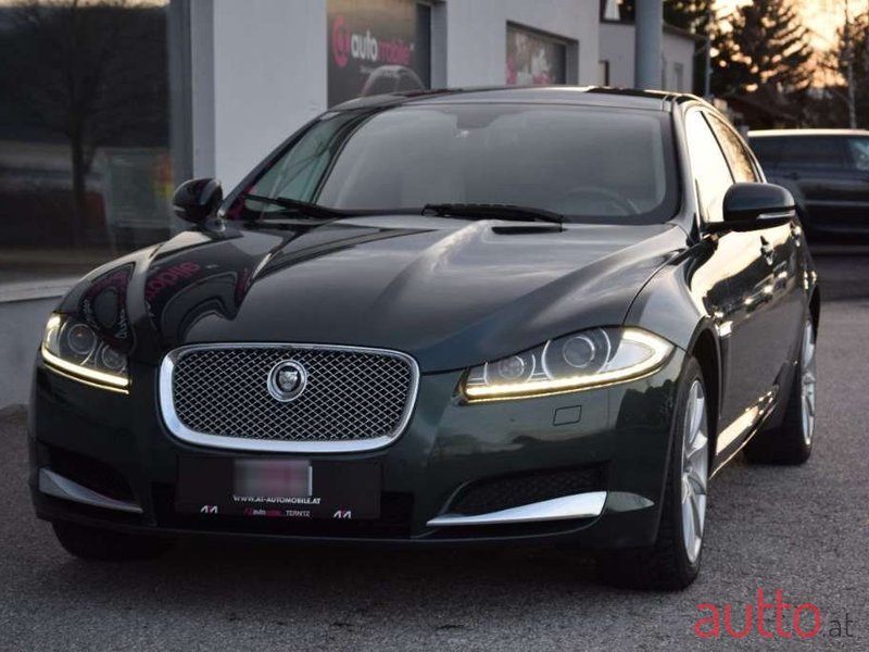 2012' Jaguar XF photo #3