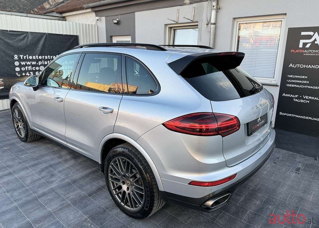 2017' Porsche Cayenne photo #5