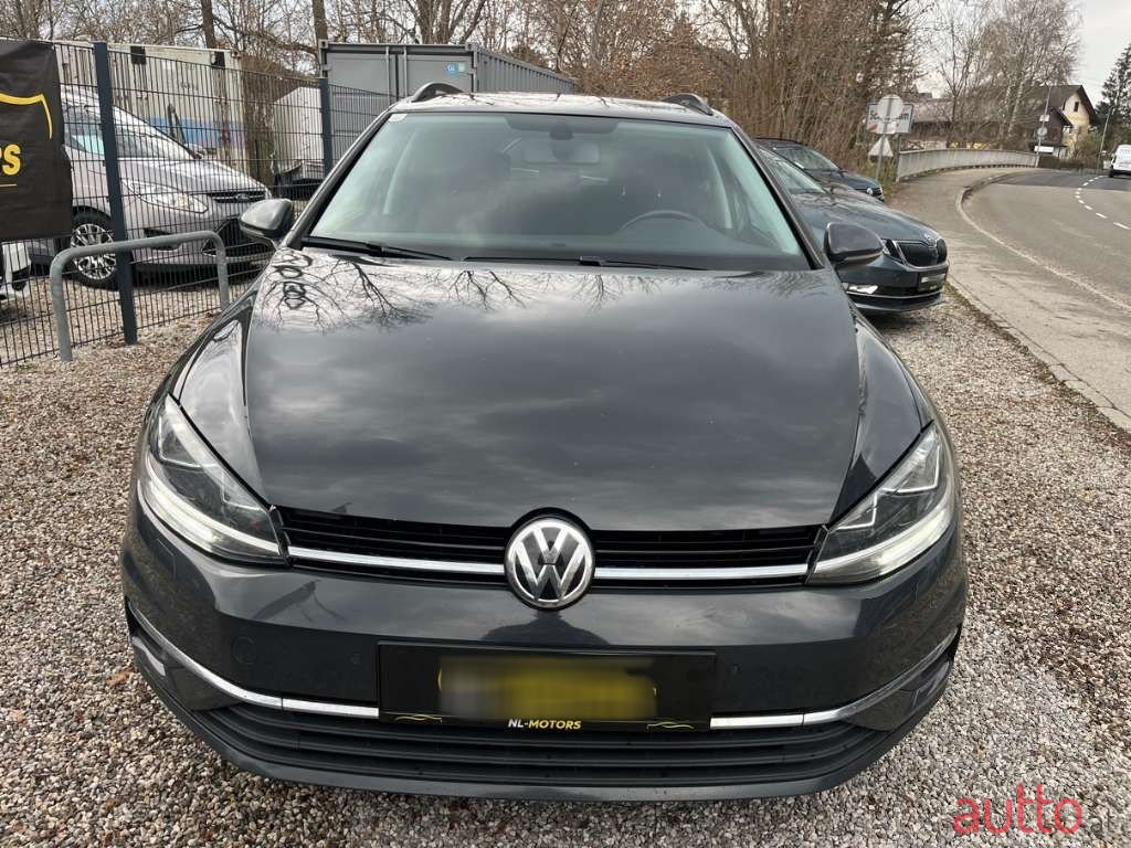 2020' Volkswagen Golf photo #2