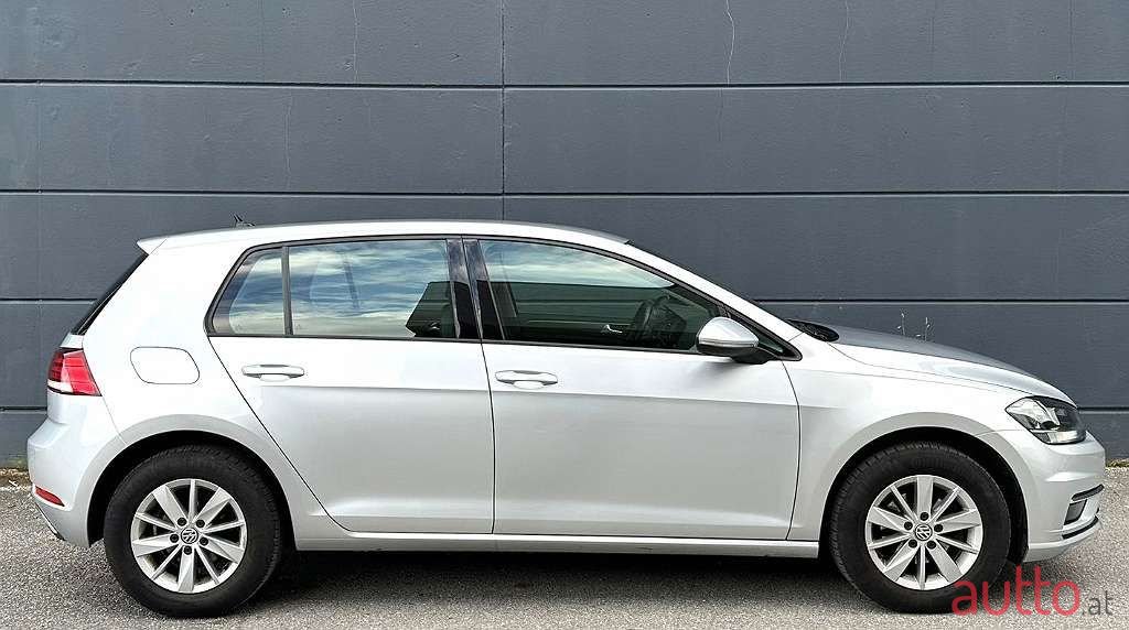 2019' Volkswagen Golf photo #4