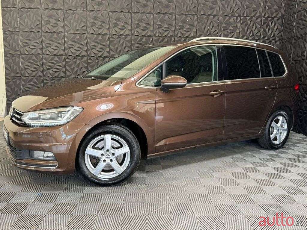 2017' Volkswagen Touran photo #3