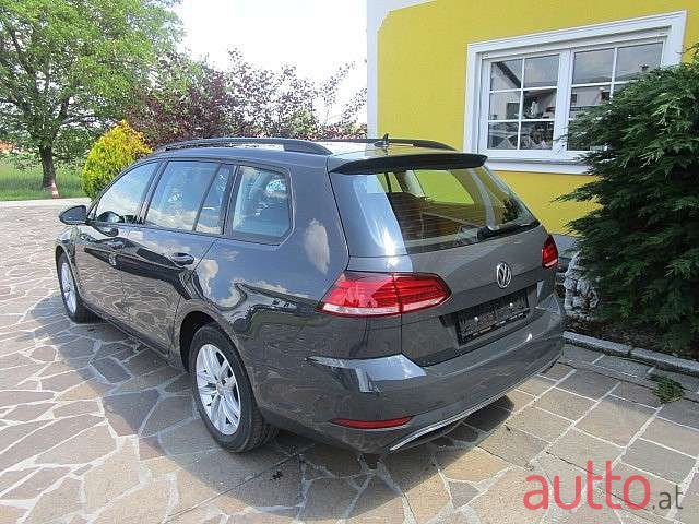 2019' Volkswagen Golf photo #4