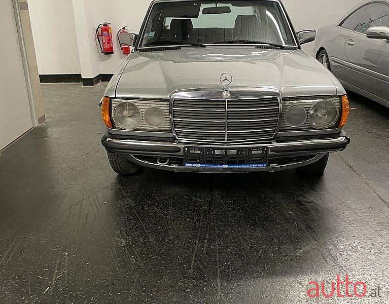 1980' Mercedes-Benz E-Klasse photo #2