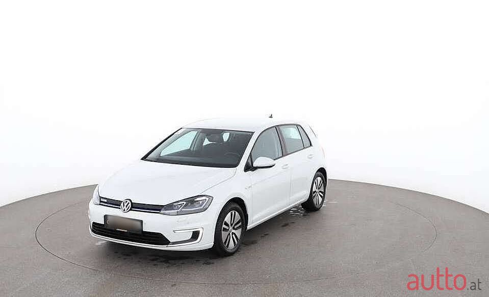 2017' Volkswagen Golf photo #1