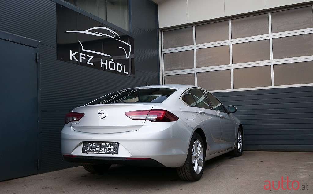 2019' Opel Insignia photo #1