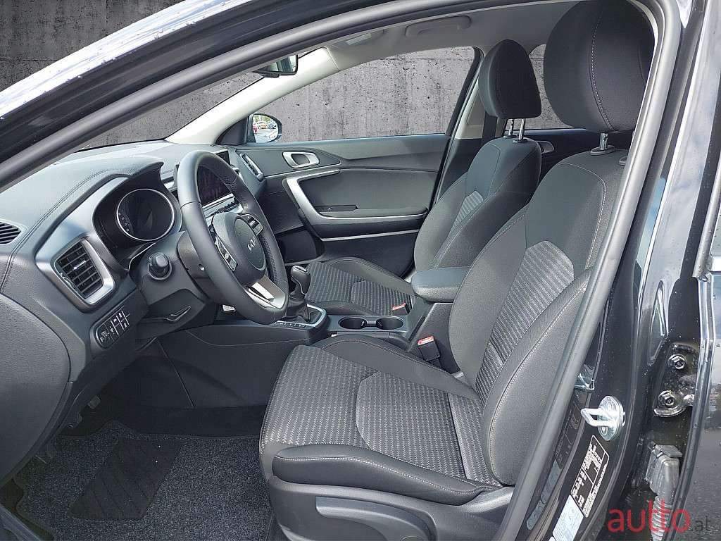 2023' Kia Ceed photo #5