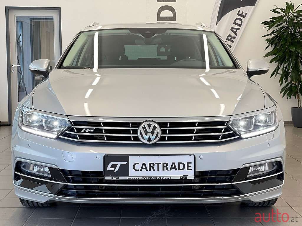 2019' Volkswagen Passat photo #2