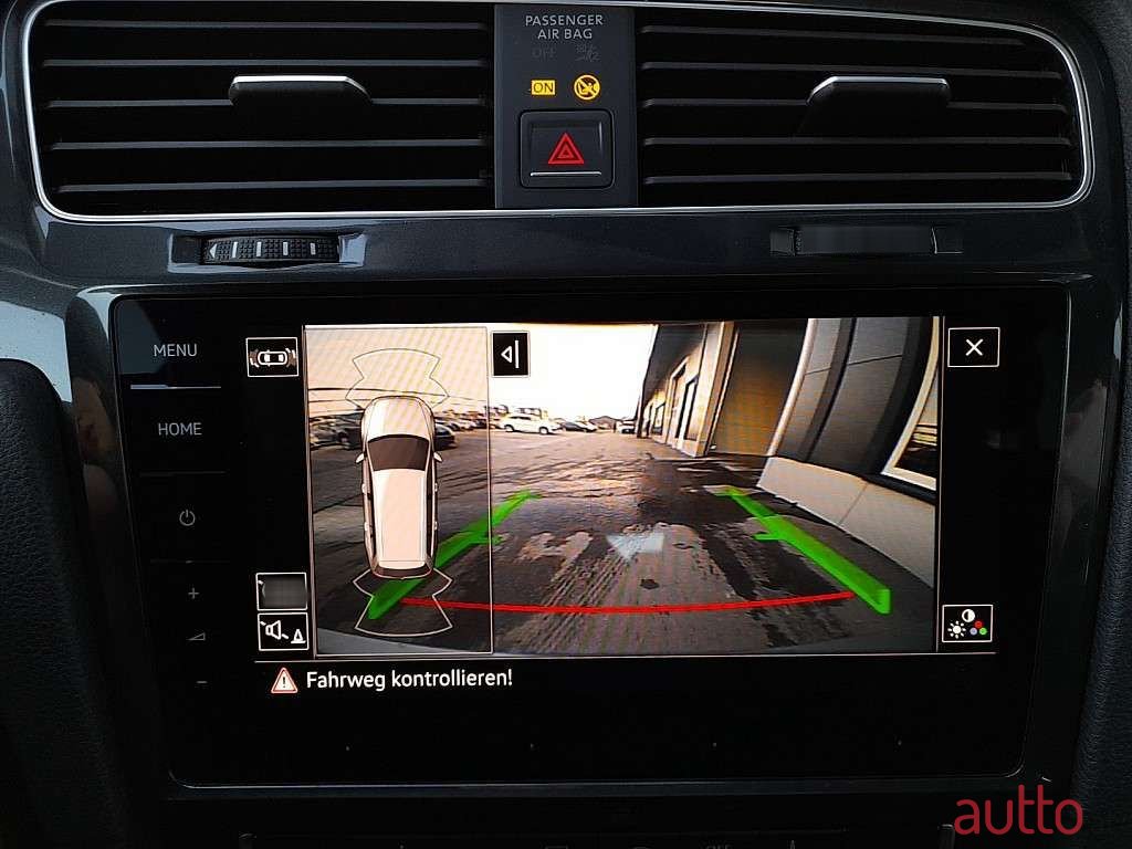 2018' Volkswagen Golf photo #4