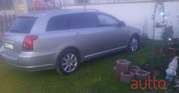 2004' Toyota Avensis photo #1