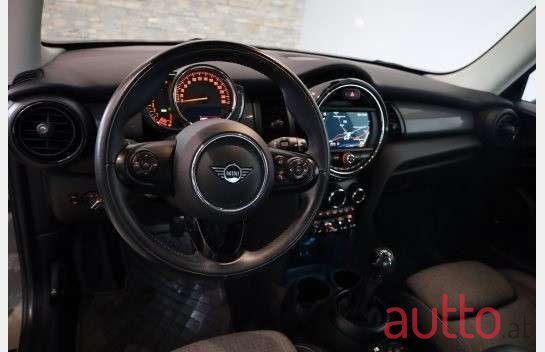 2020' MINI Cooper photo #4