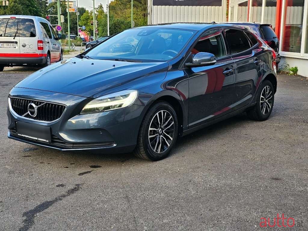 2018' Volvo V40 photo #6