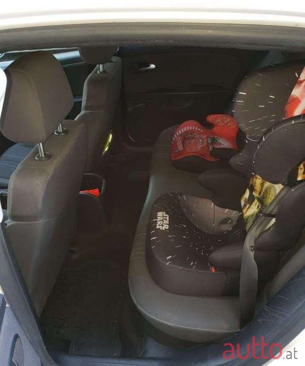 2012' SEAT Leon photo #1