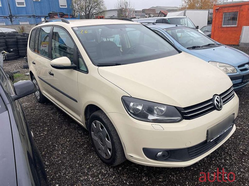 2012' Volkswagen Touran photo #2