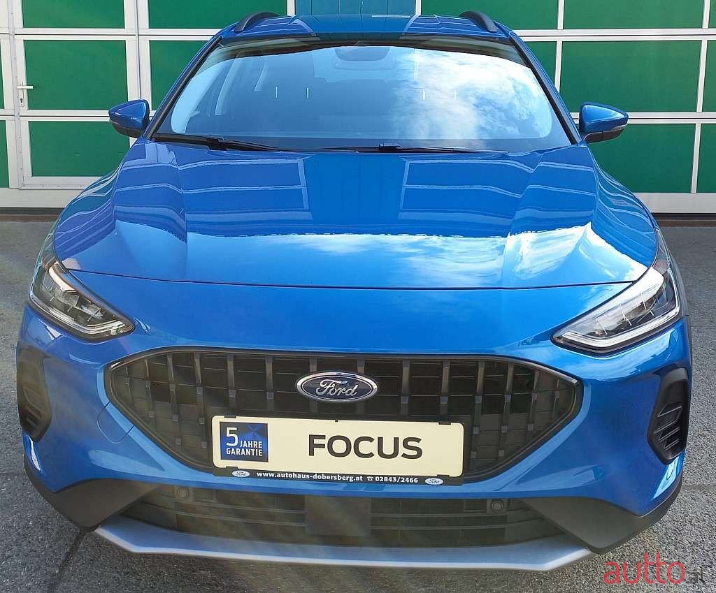 2022' Ford Focus photo #2