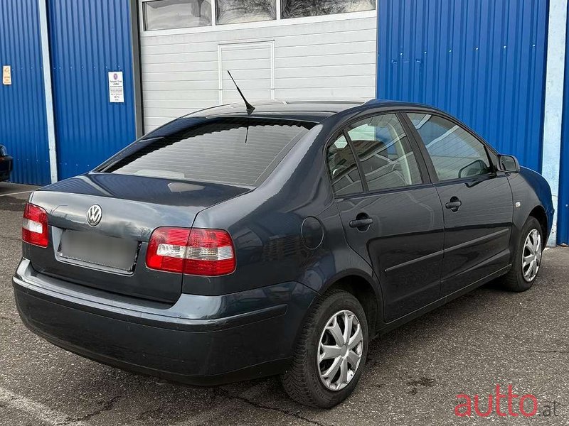 2004' Volkswagen Polo photo #5