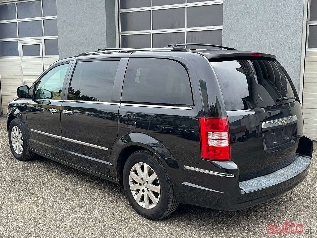 2009' Chrysler Voyager photo #5