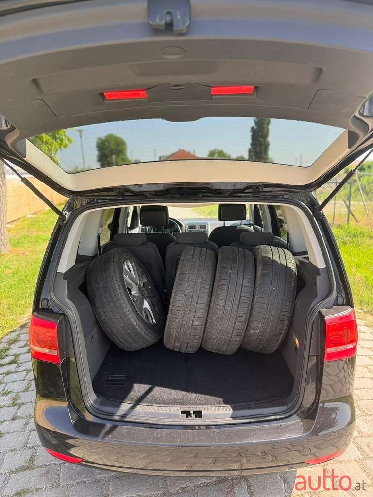 2013' Volkswagen Touran photo #4