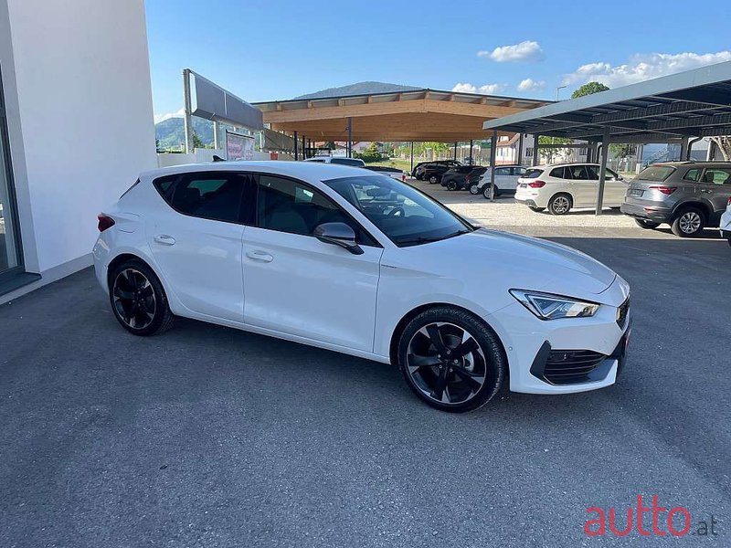 2023' Cupra Leon photo #2