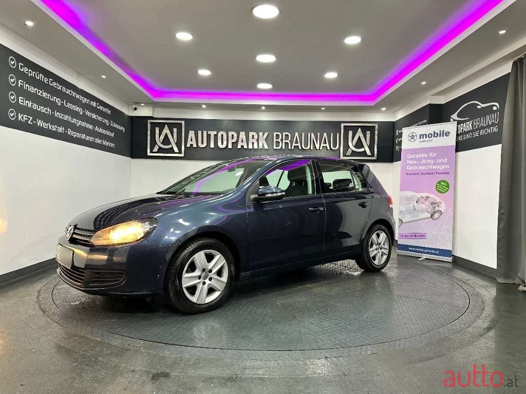 2009' Volkswagen Golf photo #2