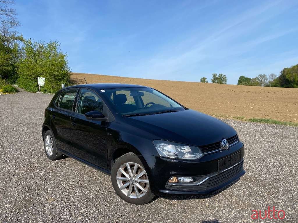 2015' Volkswagen Polo photo #2