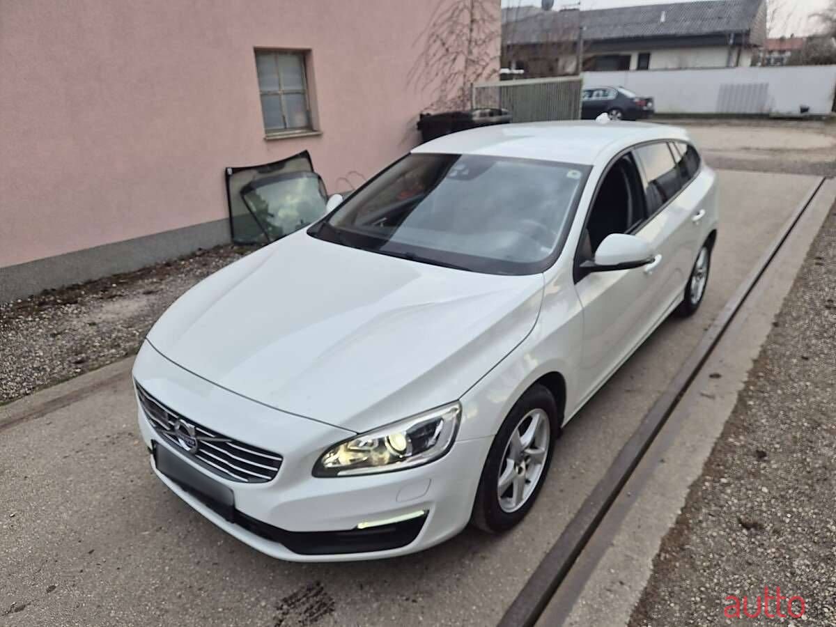 2016' Volvo V60 photo #2