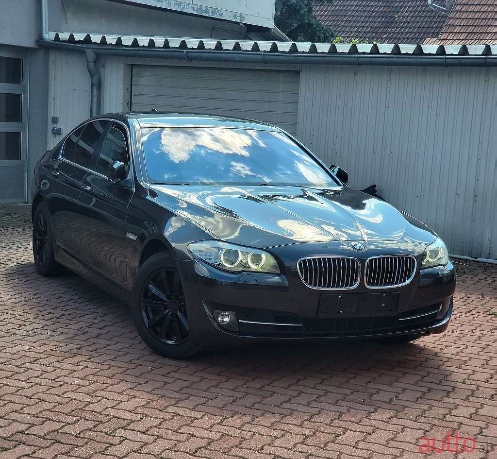 2011' BMW 5Er-Reihe photo #4