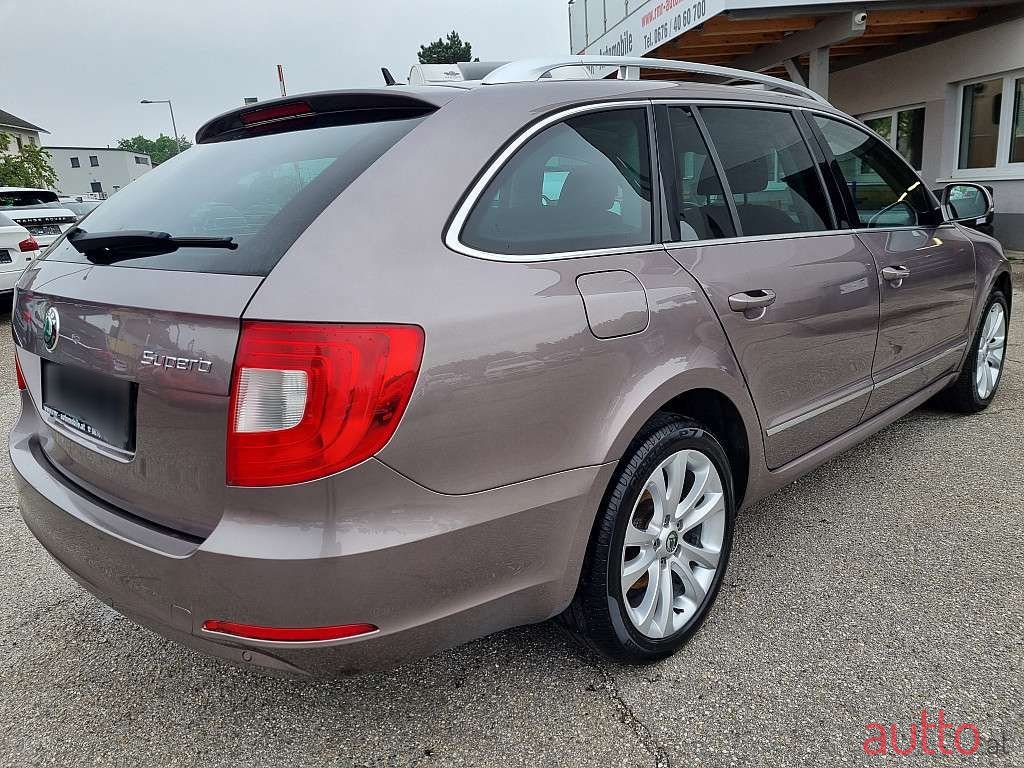 2010' Skoda Superb photo #5