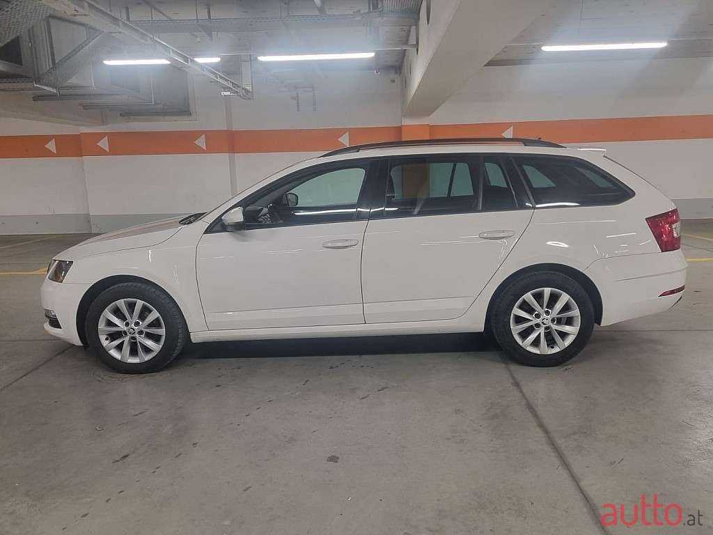 2020' Skoda Octavia photo #5