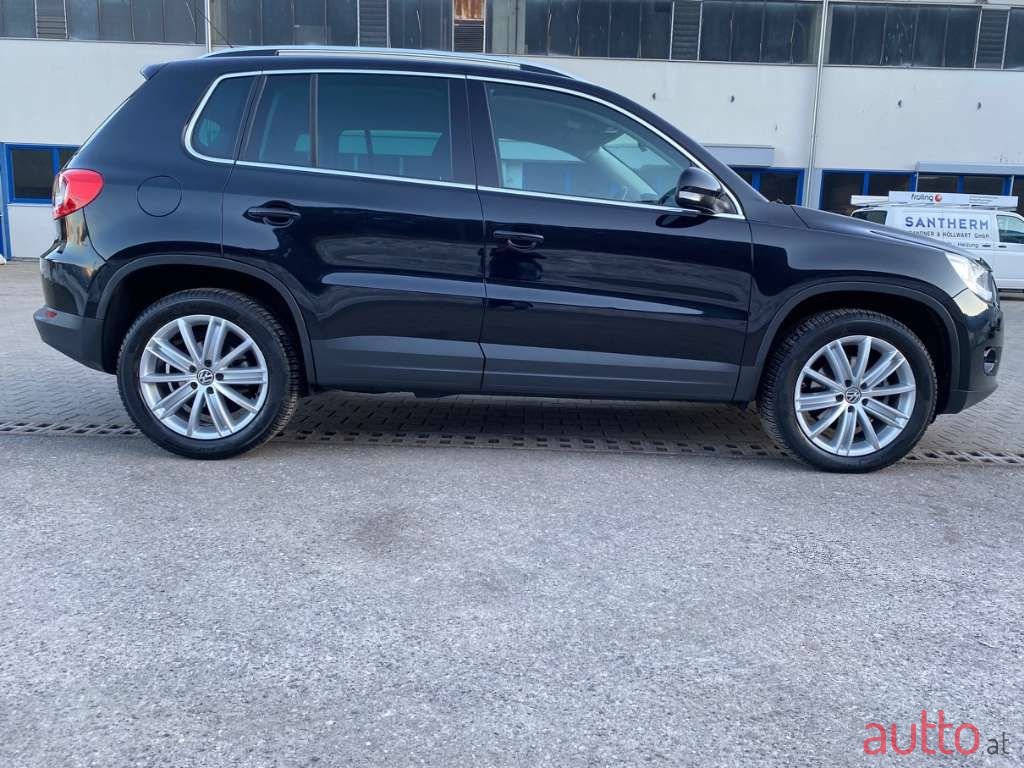 2010' Volkswagen Tiguan photo #2