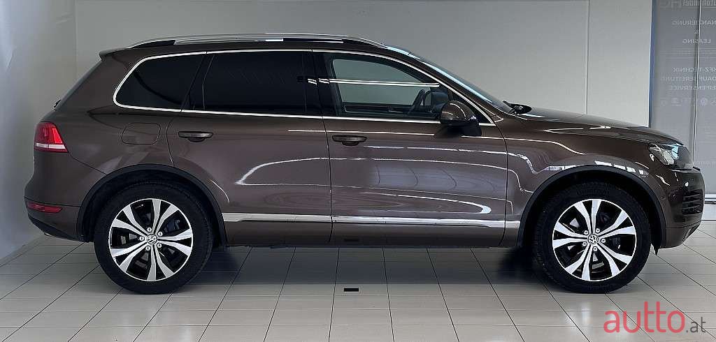 2012' Volkswagen Touareg photo #4