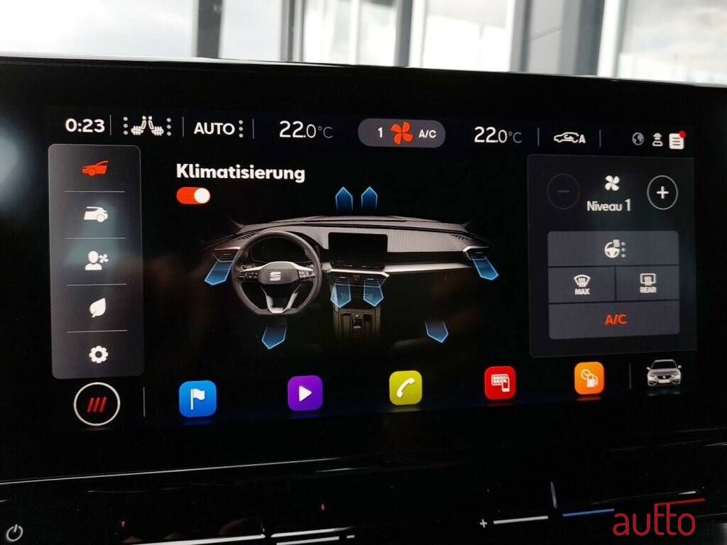 2021' SEAT Leon photo #5