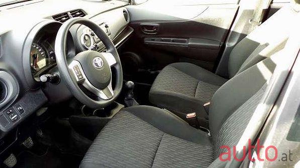 2014' Toyota Yaris photo #3