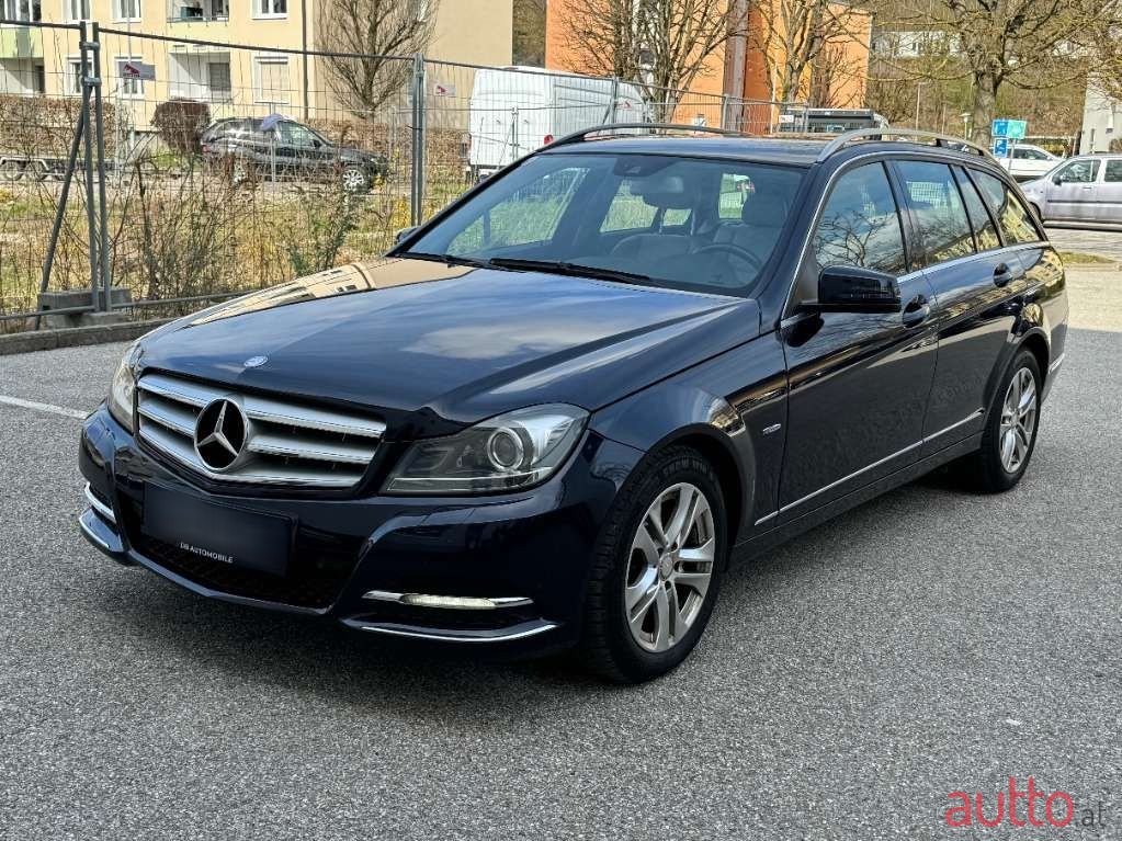 2011' Mercedes-Benz C-Klasse photo #2