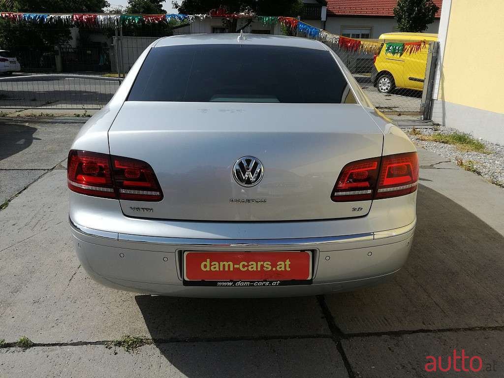 2015' Volkswagen Phaeton photo #6
